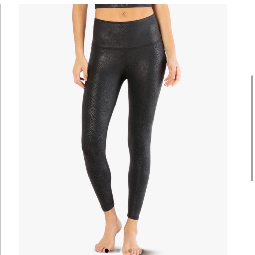 BEYOND Viper High-Waisted glossy MIDI Leggings